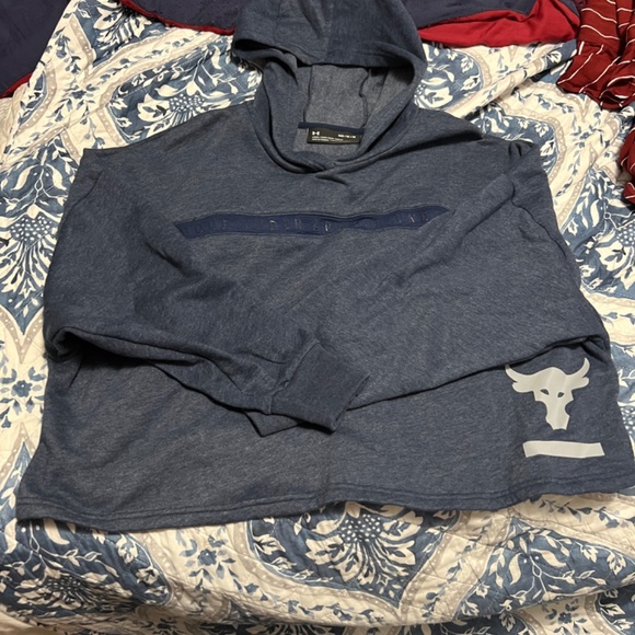 Cropped project rock hoodie - Picture 4 of 5